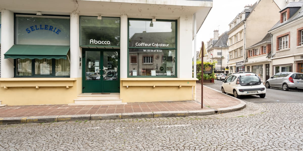 Abacca Coiffeur Createur - Coiffure Vendôme - Photo de couverture - OneBooking