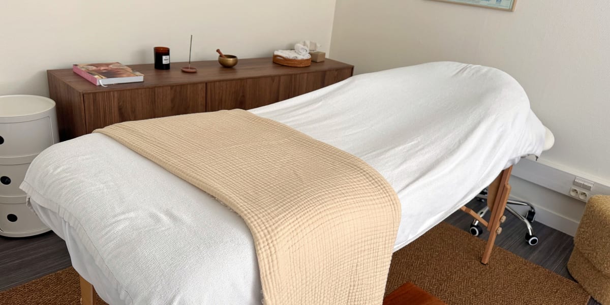 Aurélie Dhenin Réflexologue - Massage Renata França - Institut de beauté Le Havre - Photo de couverture - OneBooking