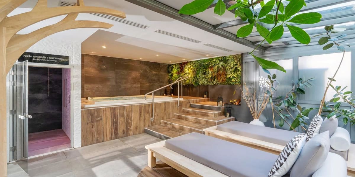 SPA Hôtel Central Park - Sourcils & cils La Rochelle - Photo de couverture - OneBooking