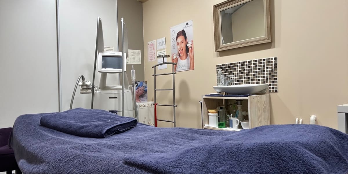 Dominique C - Sourcils & cils Évreux - Photo de couverture - OneBooking
