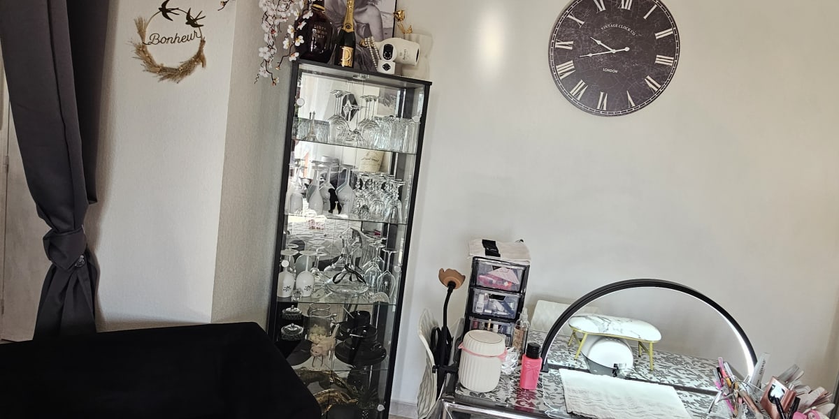 Beauty Nail's - Coiffure Hyères - Photo de couverture - OneBooking