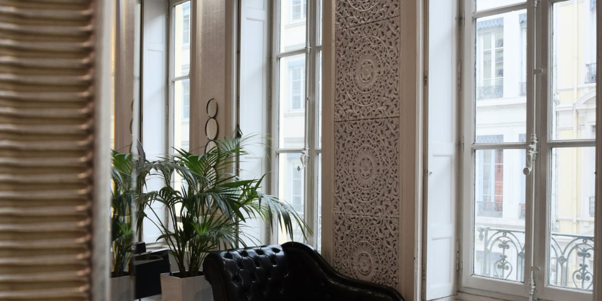 En aparté - Coiffure Lyon - Photo de couverture - OneBooking