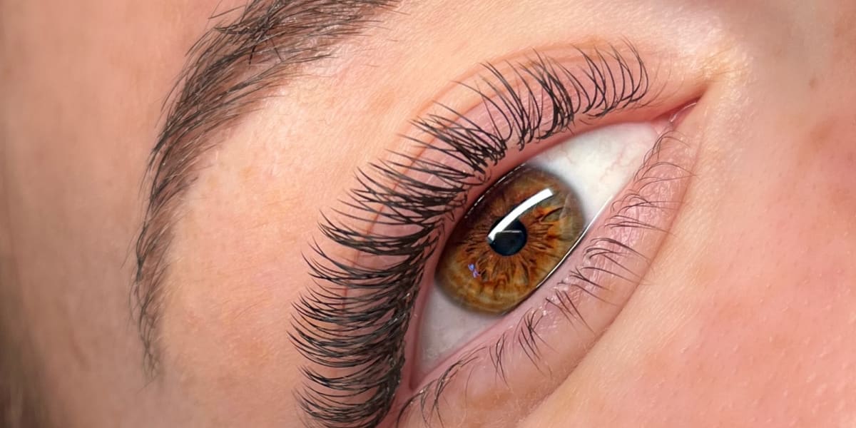 YAHNA - Sourcils & cils Villenave-d'Ornon - Photo de couverture - OneBooking