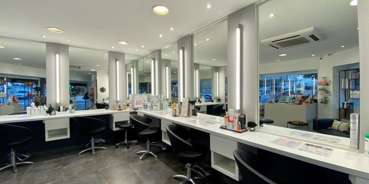 Home Color - Coiffure Cannes - Photo de couverture - OneBooking