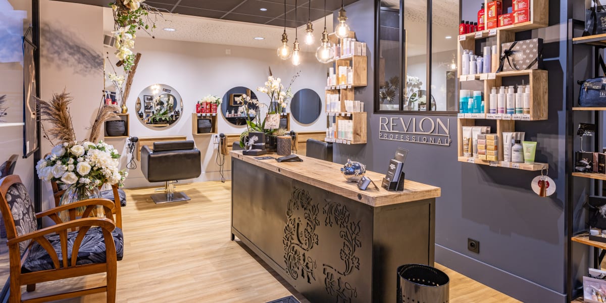 Aurore Styliste Visagiste & Barbier - Coiffure Lanvallay - Photo de couverture - OneBooking