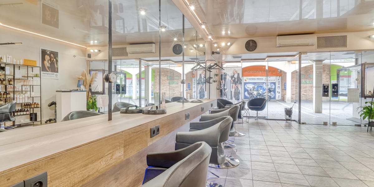 Nouvelle Vague Coiffure - Coiffure Vitrolles - Photo de couverture - OneBooking