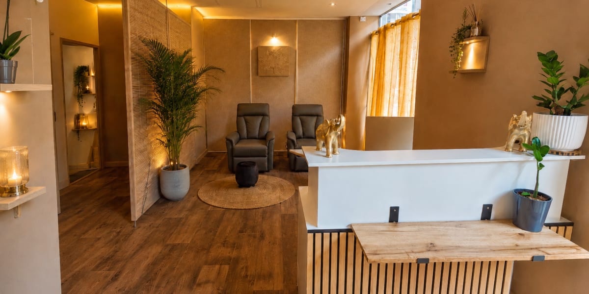 Raya Thaï Massage Bien-être - Onglerie Villefranche-sur-Saône - Photo de couverture - OneBooking