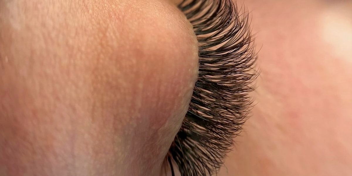 Destination Cils par Lucie - Sourcils & cils Nice - Photo de couverture - OneBooking