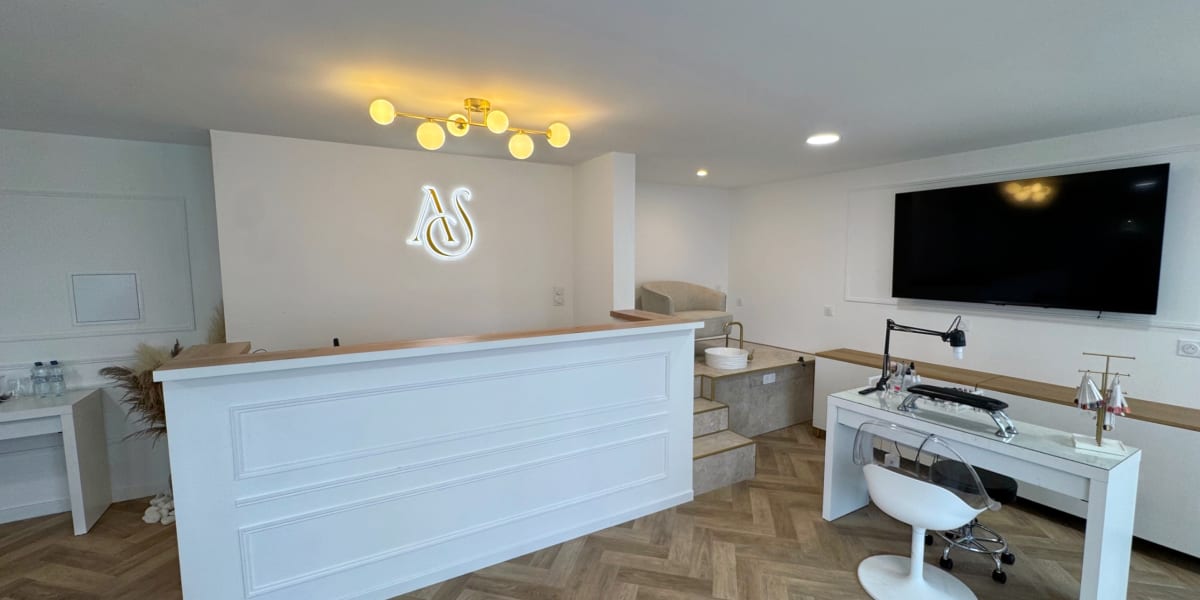 Sili Naills chez As Esthetic Academy - Institut de beauté Saint-Étienne - Photo de couverture - OneBooking