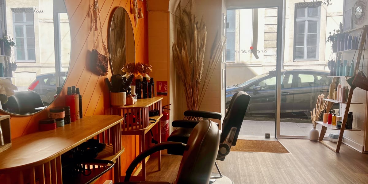 Le salon by ophely - Coiffure Nîmes - Photo de couverture - OneBooking