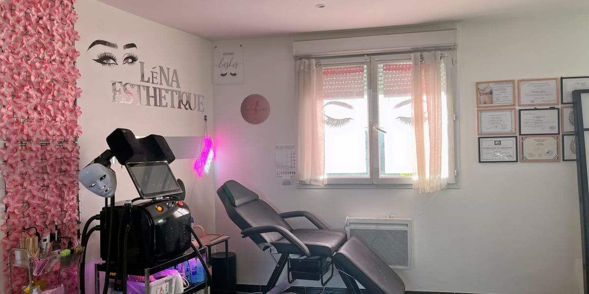 Léna Esthétique - Sourcils & cils Sevran - Photo de couverture - OneBooking