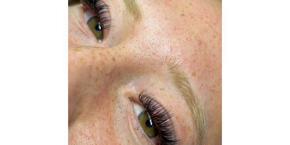 NNIA Beauty - Sourcils & cils Suresnes - Photo de couverture - OneBooking