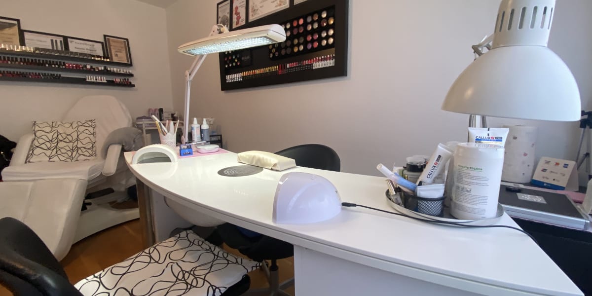 La petite Hongroise / Salon de beauté - Onglerie Strasbourg - Photo de couverture - OneBooking