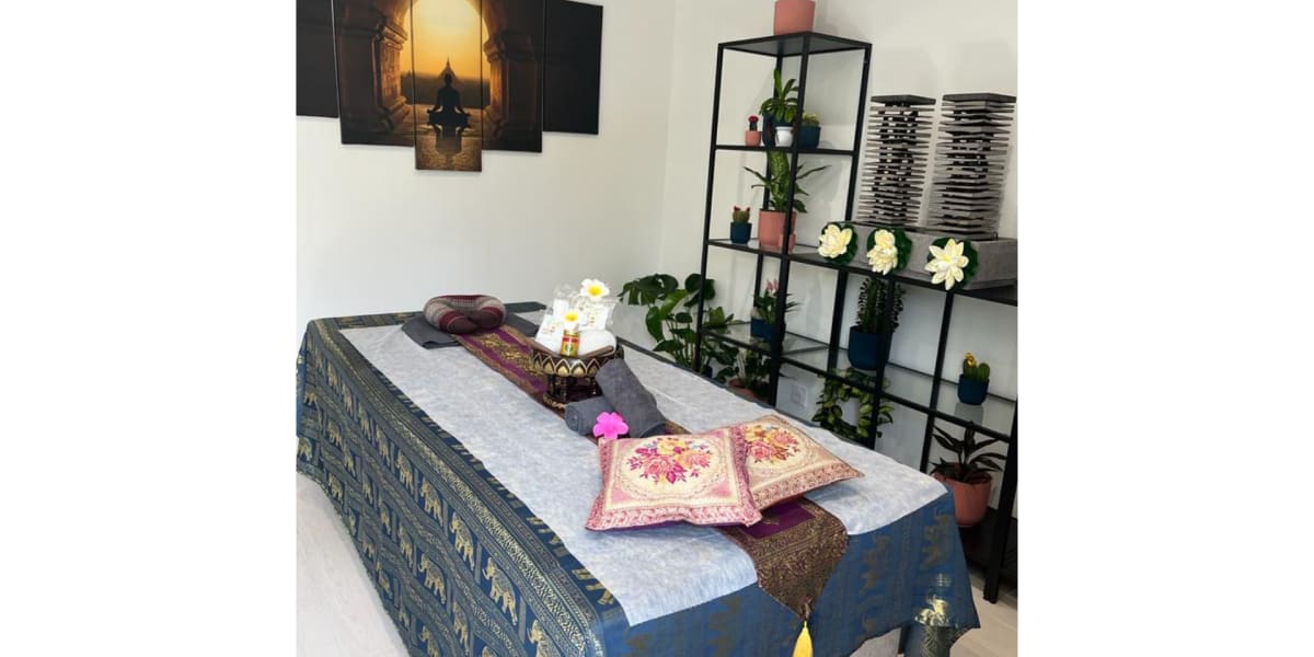 Ayothaya massage - Sourcils & cils Nice - Photo de couverture - OneBooking