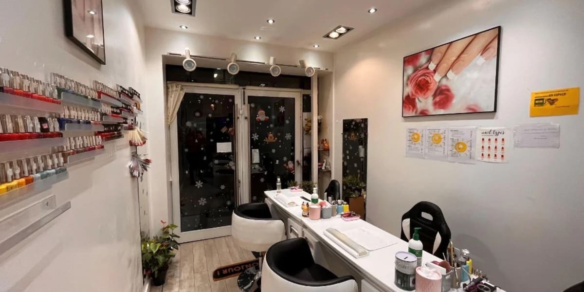 Sunny Nails - Onglerie Paris - Photo de couverture - OneBooking