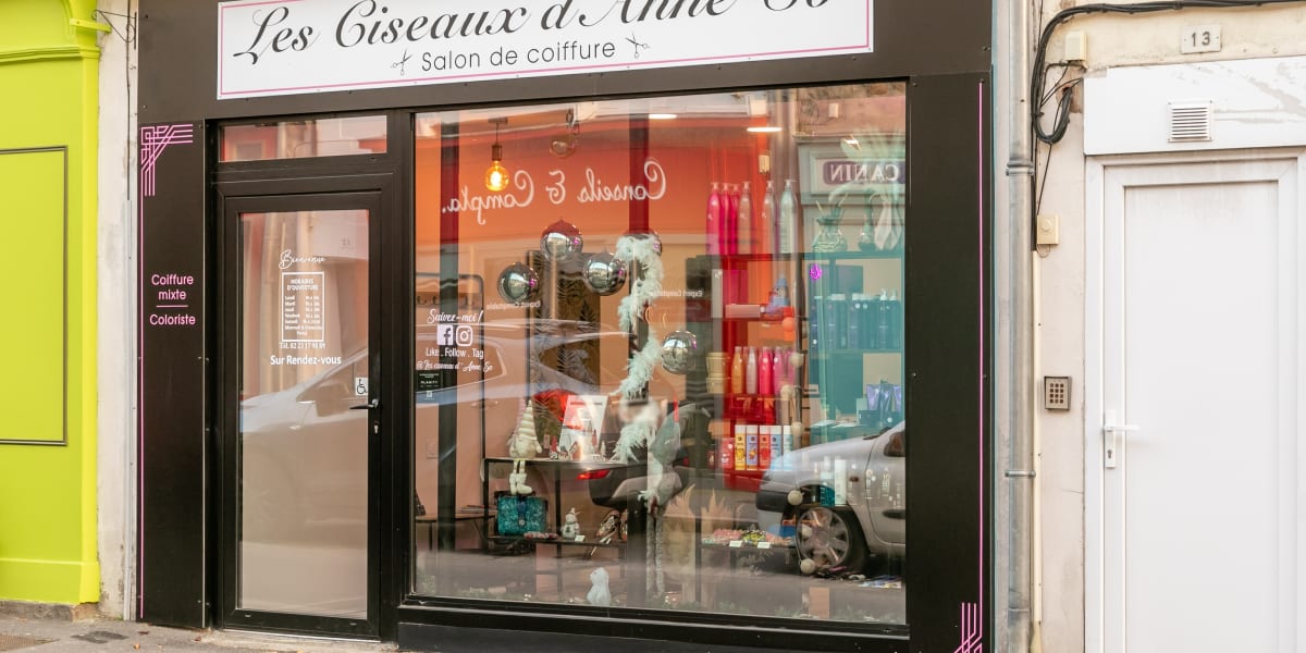 Les ciseaux d’Anne-So - Sourcils & cils Saint-Malo - Photo de couverture - OneBooking