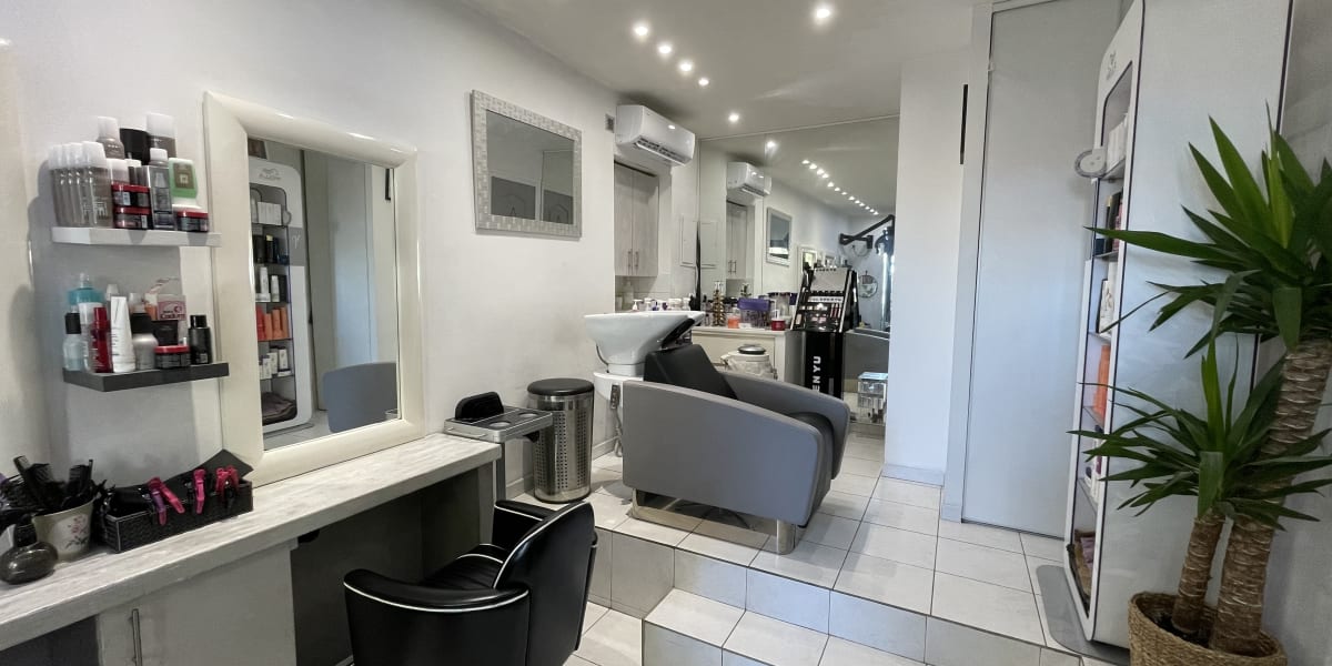 Salon Bella - Coiffure Trets - Photo de couverture - OneBooking