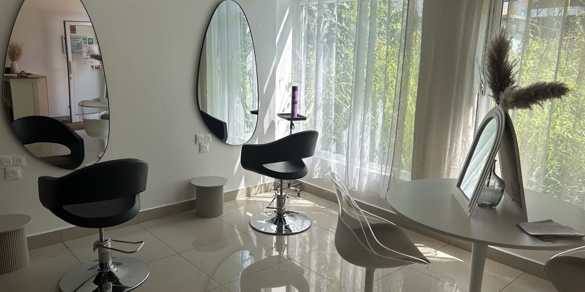 Sihem hair style - Sourcils & cils Suresnes - Photo de couverture - OneBooking