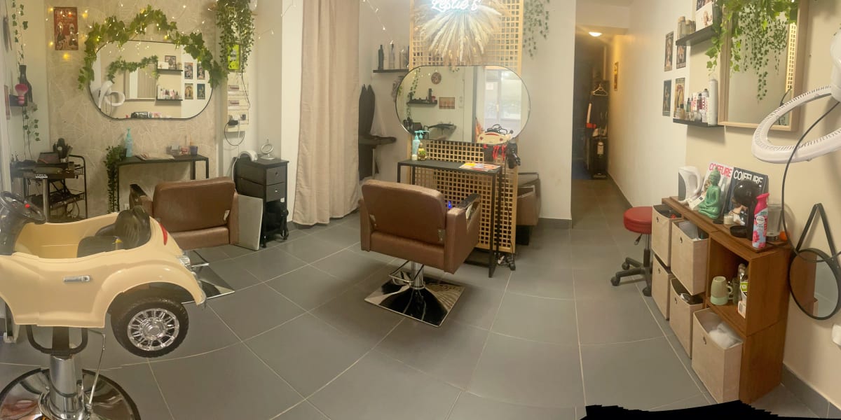 Leslie's - Coiffure Toulon - Photo de couverture - OneBooking