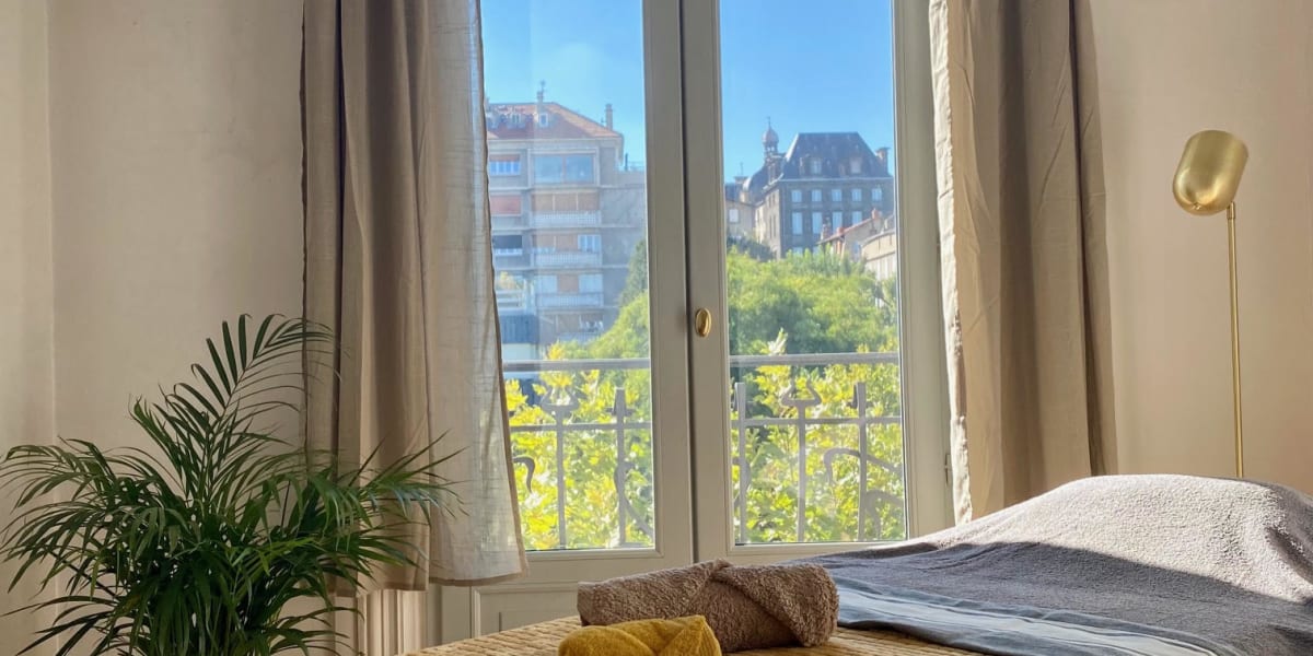 ŌMIRI | Déhlia Lapeyrie - Massage Clermont-Ferrand - Photo de couverture - OneBooking