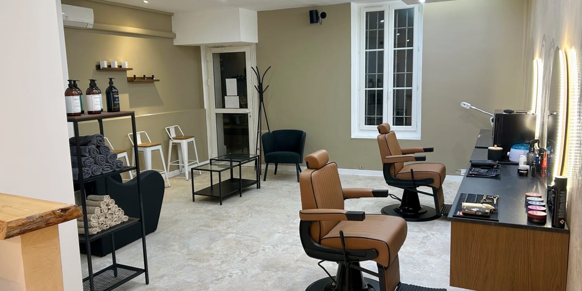 L'esprit barbier - Sourcils & cils Martigues - Photo de couverture - OneBooking