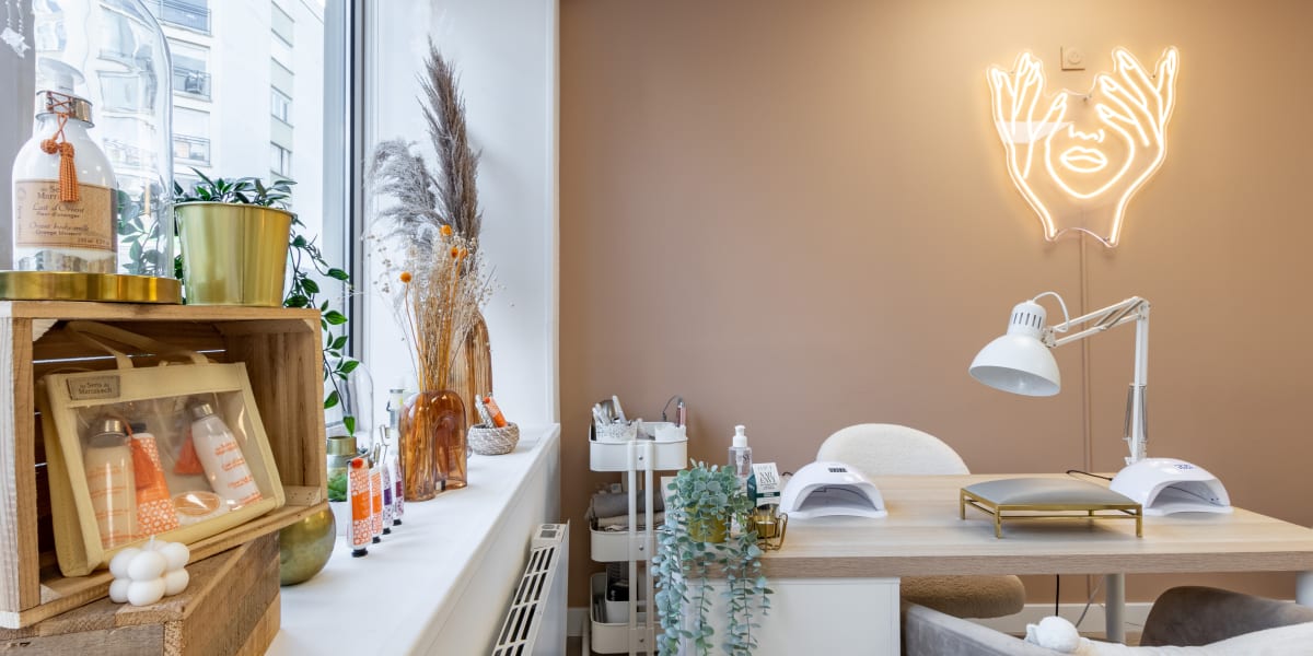Regard d’exception - Onglerie Reims - Photo de couverture - OneBooking