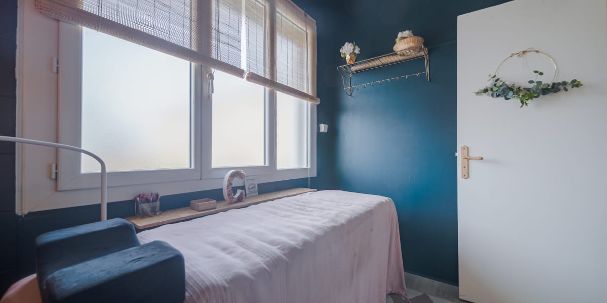 Au Delà Du Regard - Institut de beauté Béziers - Photo de couverture - OneBooking