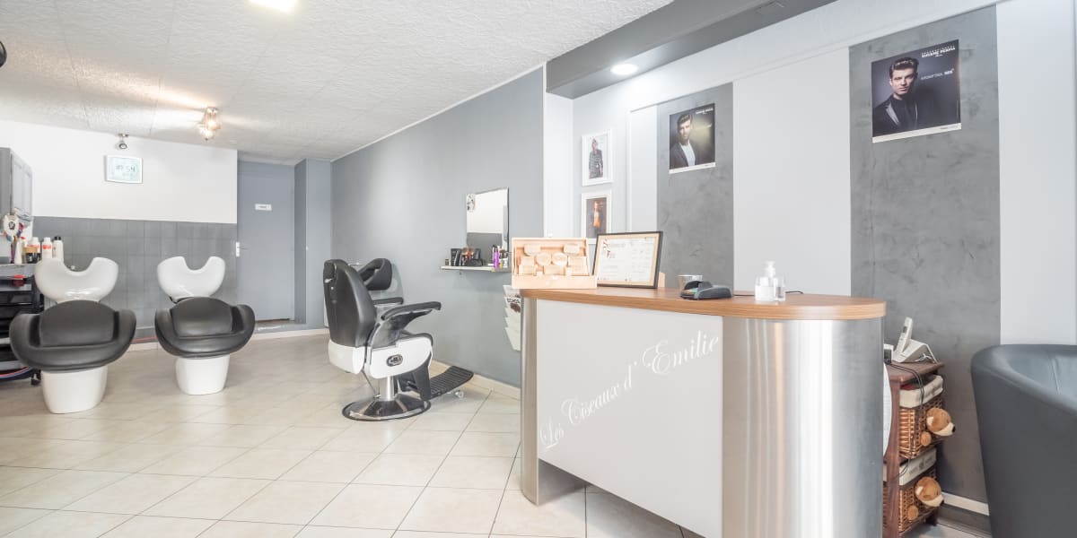 Les ciseaux d‘Emilie - Coiffure Pélussin - Photo de couverture - OneBooking