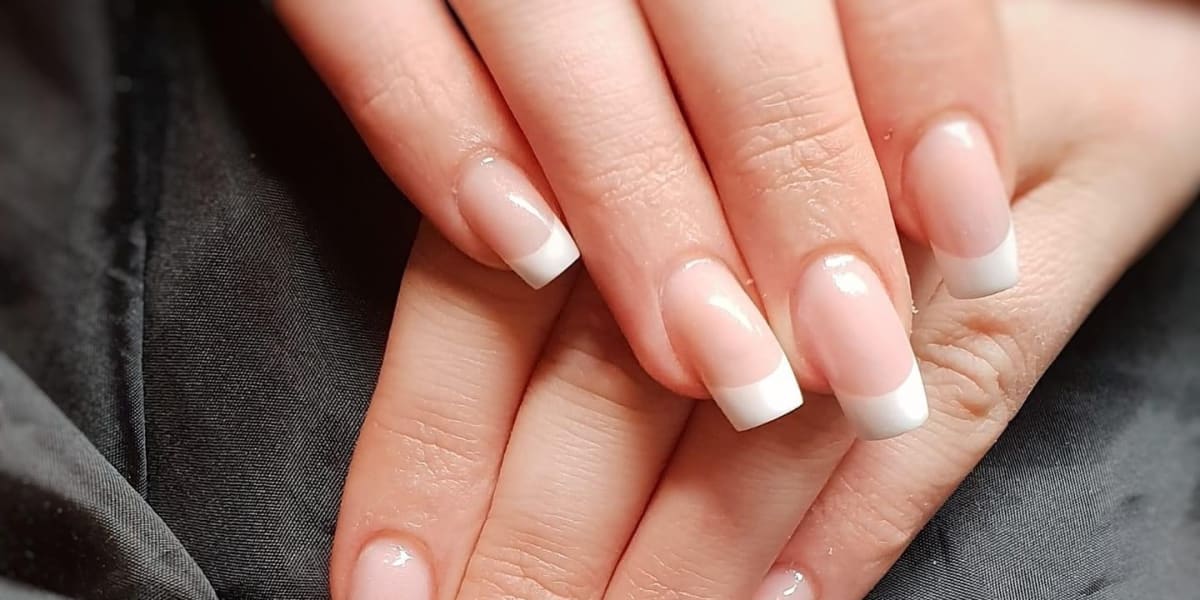 Laetitia Nail’s - Sourcils & cils Grasse - Photo de couverture - OneBooking