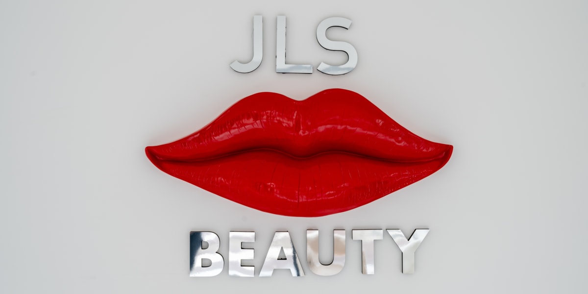 JLS Beauty - Coiffure Roubaix - Photo de couverture - OneBooking