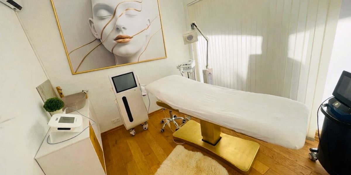 Beauty Clinic - Sourcils & cils Fréjus - Photo de couverture - OneBooking