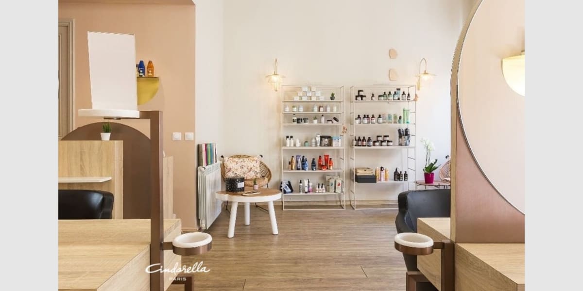 La Couleur by Caroline - Coiffure Antibes - Photo de couverture - OneBooking