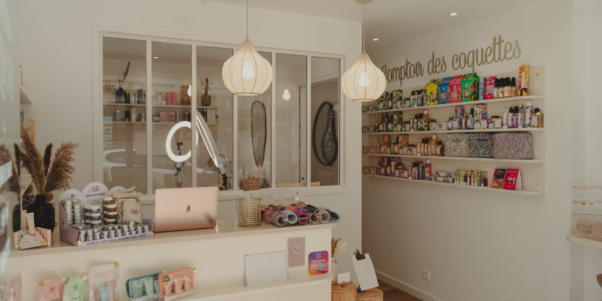 Comptoir des coquettes - Sourcils & cils Caen - Photo de couverture - OneBooking