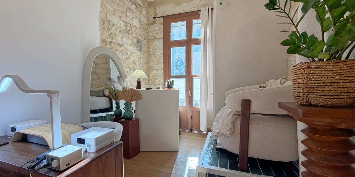 KAÏA - Styliste Ongulaire - Onglerie Montpellier - Photo de couverture - OneBooking