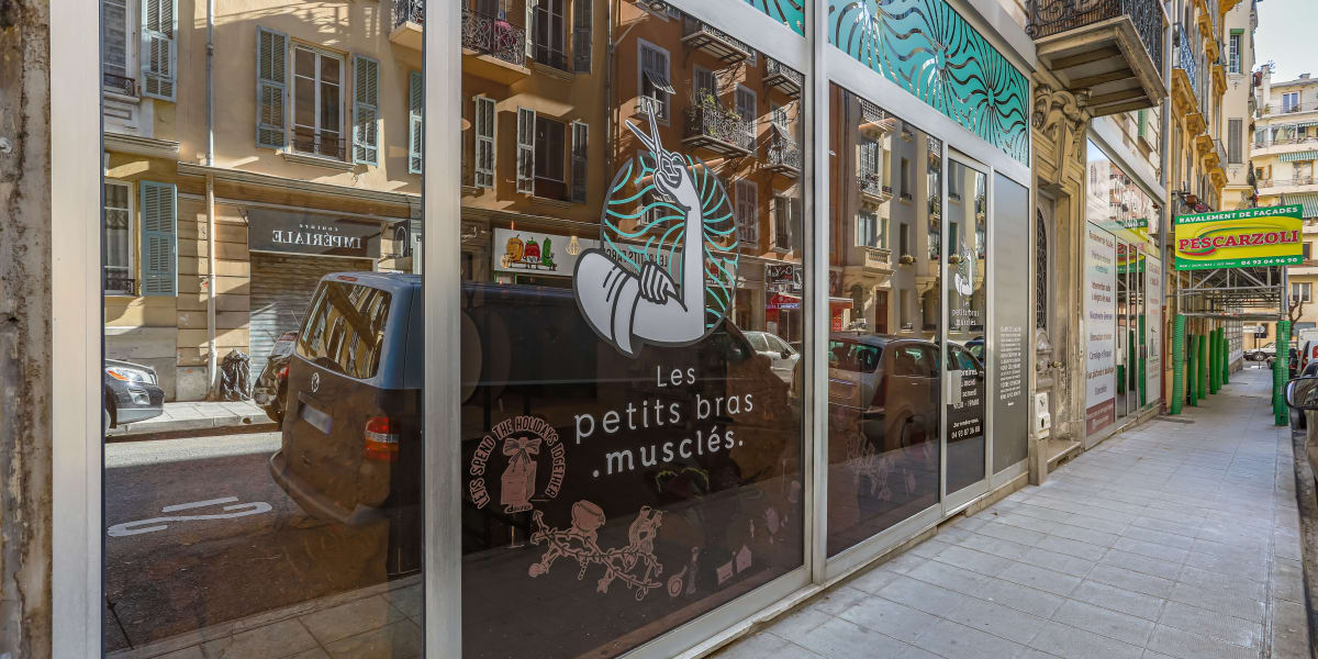 Les Petits Bras Musclés - Coiffure Nice - Photo de couverture - OneBooking