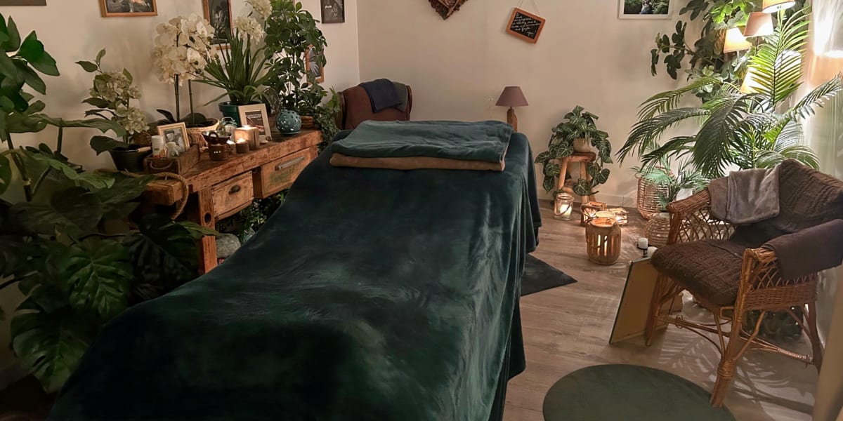 Entre 2 bonnes mains - Massage Vichy - Photo de couverture - OneBooking