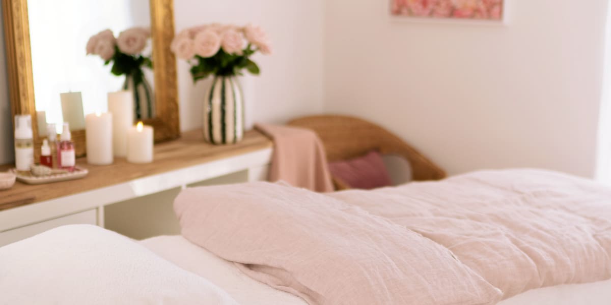 Rose Massage Therapist - Soins visage - Kobido - Drainage lymphatique - Massage Bordeaux - Photo de couverture - OneBooking