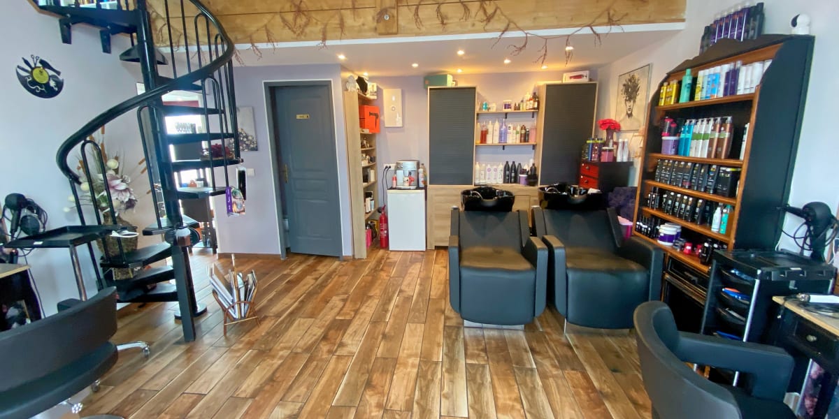 Le Salon d'Or by Céline Pagnerre - Sourcils & cils Calais - Photo de couverture - OneBooking