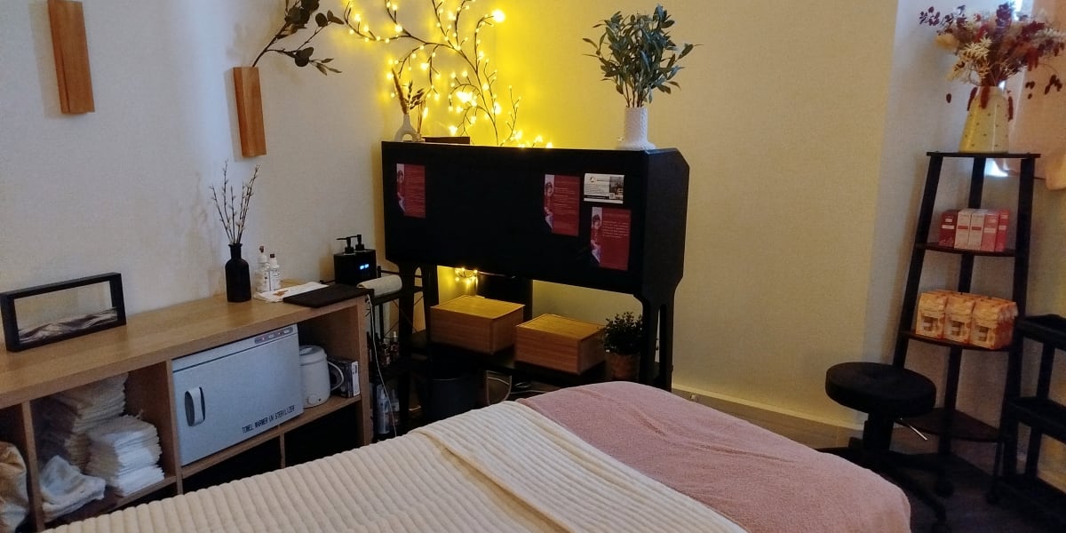 Les massages de Laura - Head Spa Massage - Institut de beauté Montigny-le-Bretonneux - Photo de couverture - OneBooking