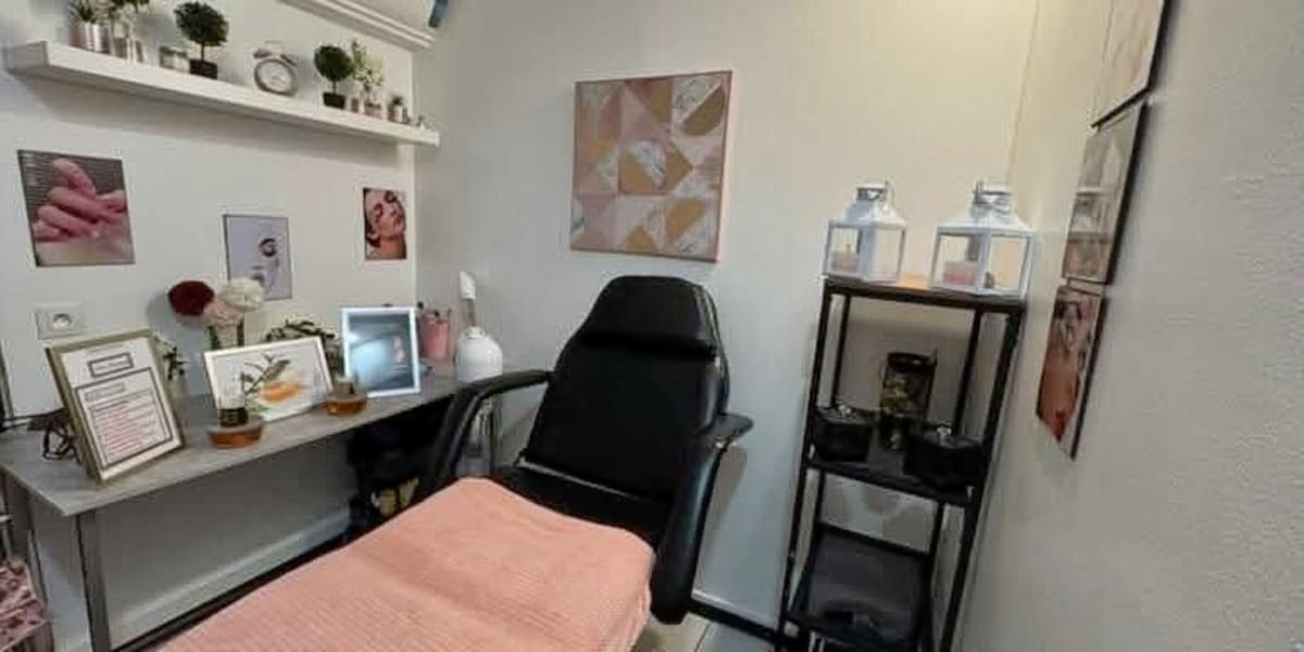 Glow by R & L - Onglerie Saint-Étienne - Photo de couverture - OneBooking