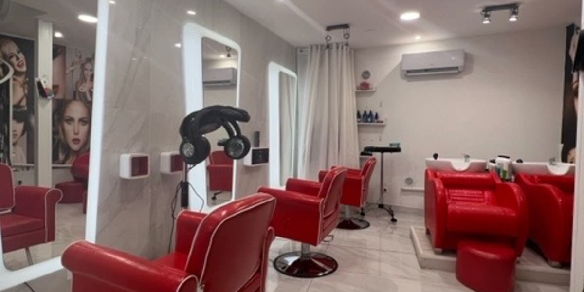 Laïla Ongles - Coiffure Nîmes - Photo de couverture - OneBooking