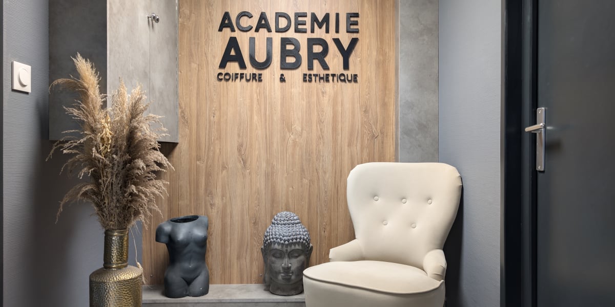 Académie Aubry - Sourcils & cils Calais - Photo de couverture - OneBooking