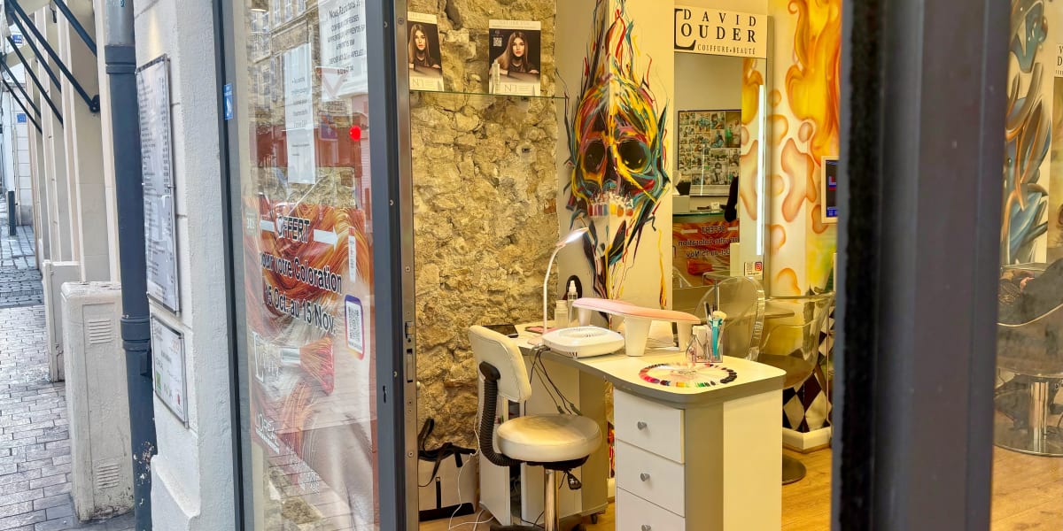 Manon Dallas chez DAVID LOUDER - Onglerie Marseille - Photo de couverture - OneBooking