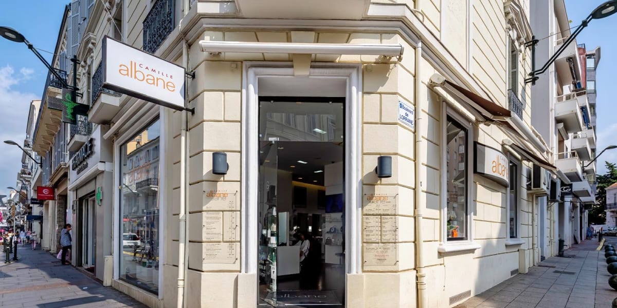 Camille Albane - Cannes - Coiffure Cannes - Photo de couverture - OneBooking