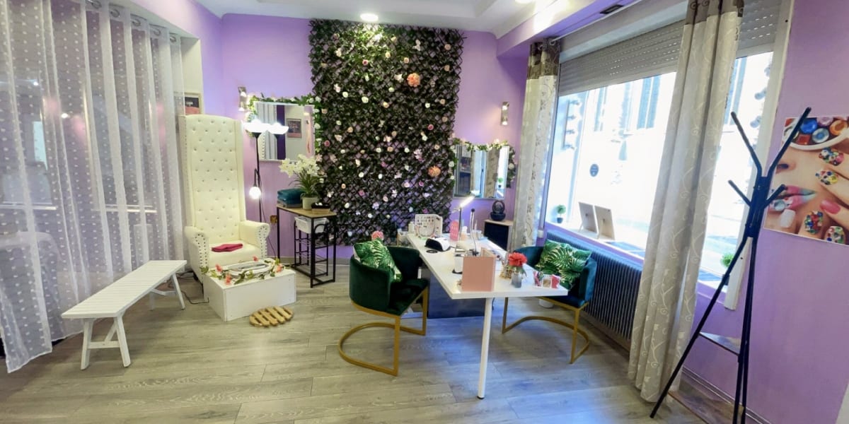 Beauté Majestueuse - Onglerie Elbeuf - Photo de couverture - OneBooking