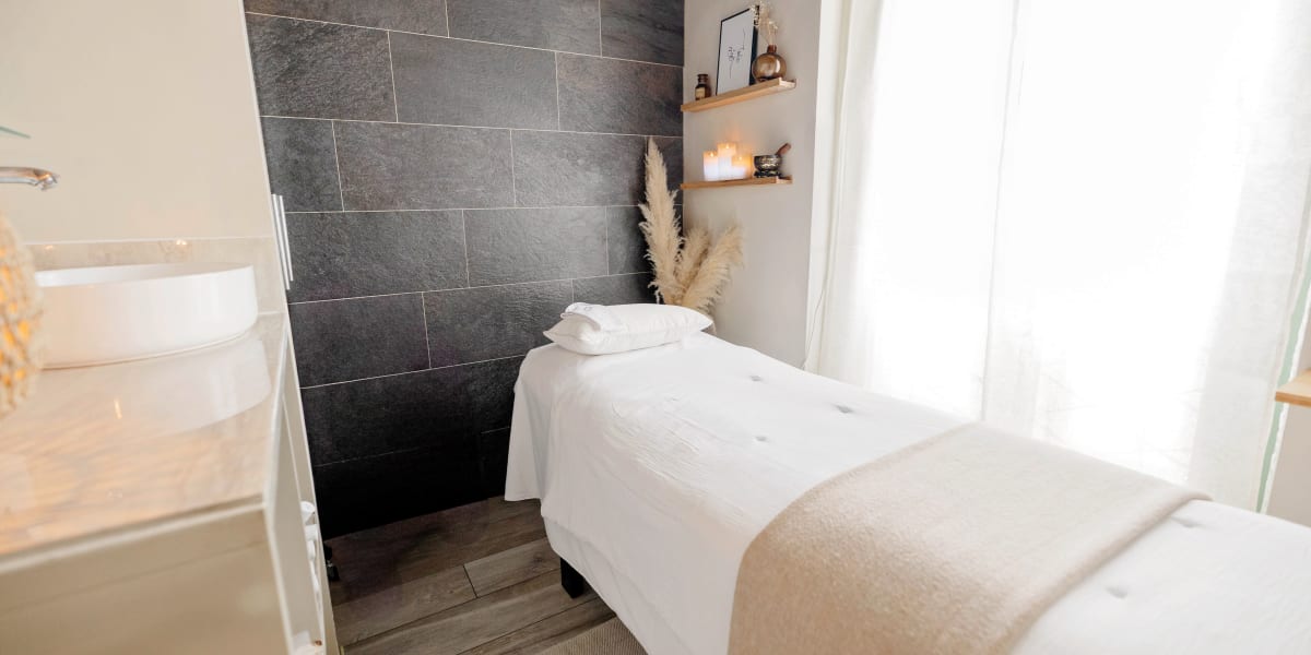 Le Salon Zen / AmandineMB Facialiste - Sourcils & cils Nice - Photo de couverture - OneBooking