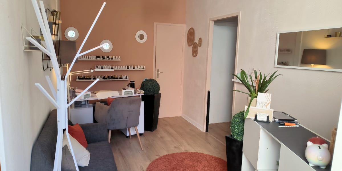 Un temps pour elle - Onglerie Clermont-Ferrand - Photo de couverture - OneBooking