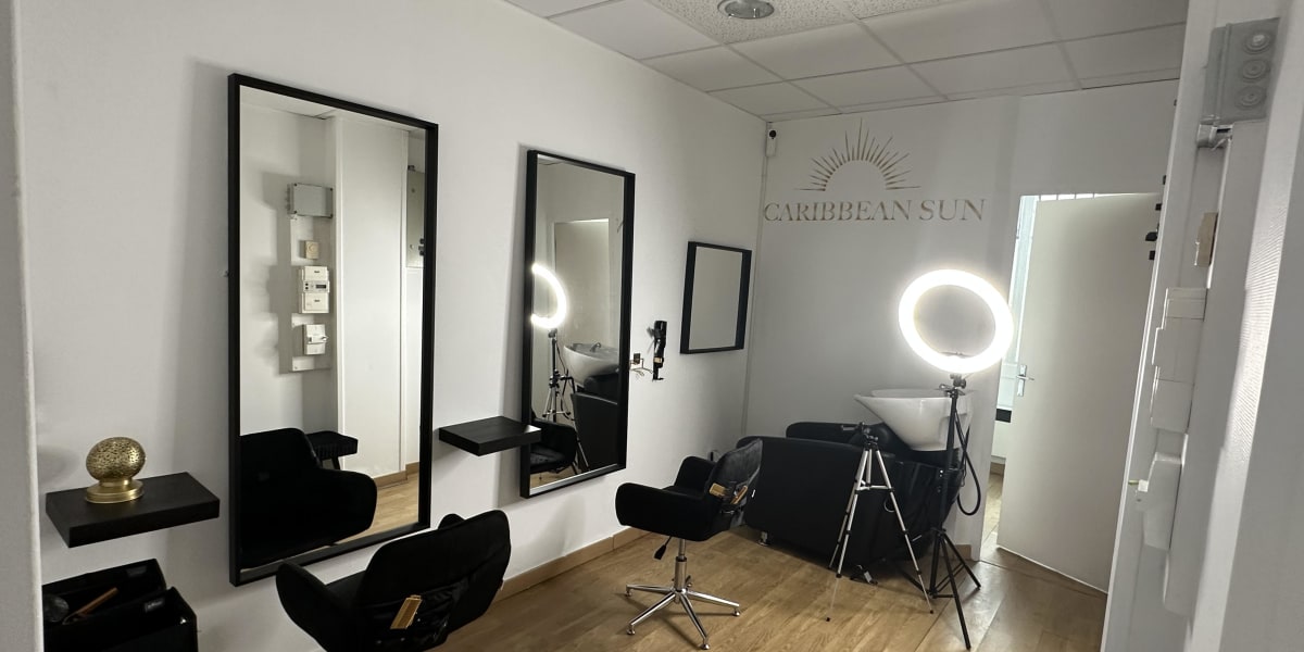 Caribbean Sun - Sourcils & cils Vénissieux - Photo de couverture - OneBooking