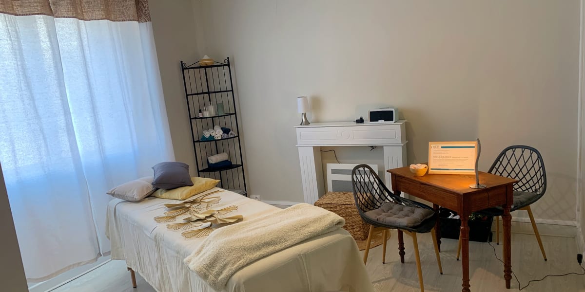 Isabelle Guitton - Reflexologue & Massages - Maison 211 - Coiffure Castres - Photo de couverture - OneBooking