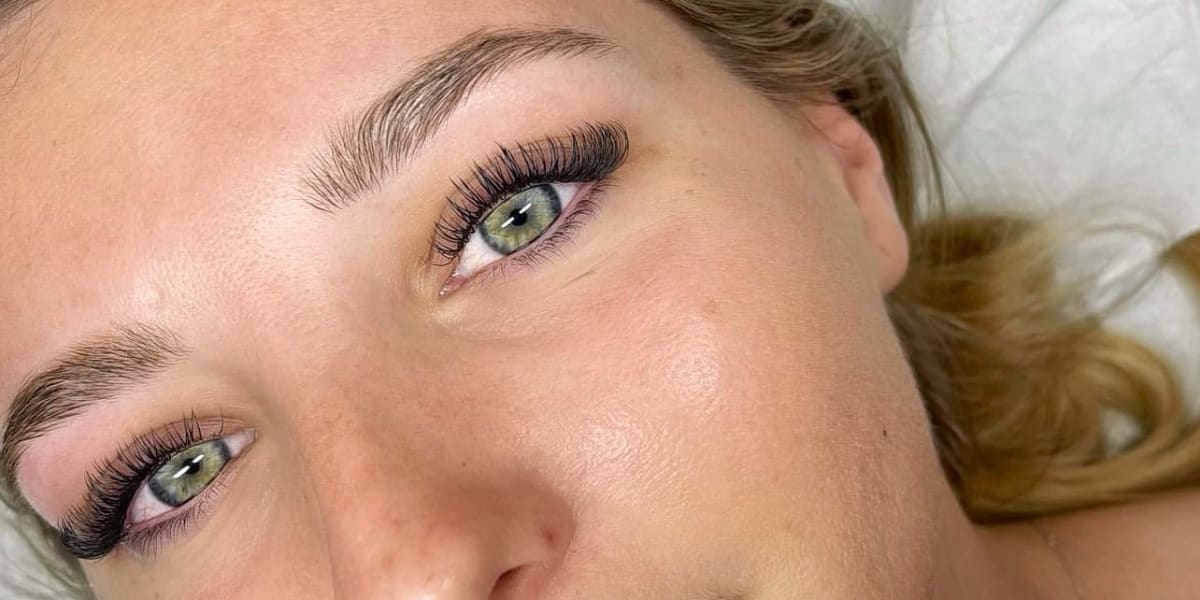 By Alyssa L - Sourcils & cils Cergy - Photo de couverture - OneBooking
